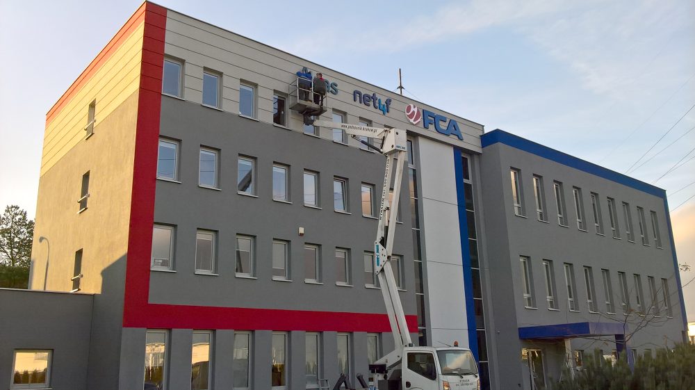 FCA – Restylizacja fasady siedziby (projekt i&nbsp;wykonanie)