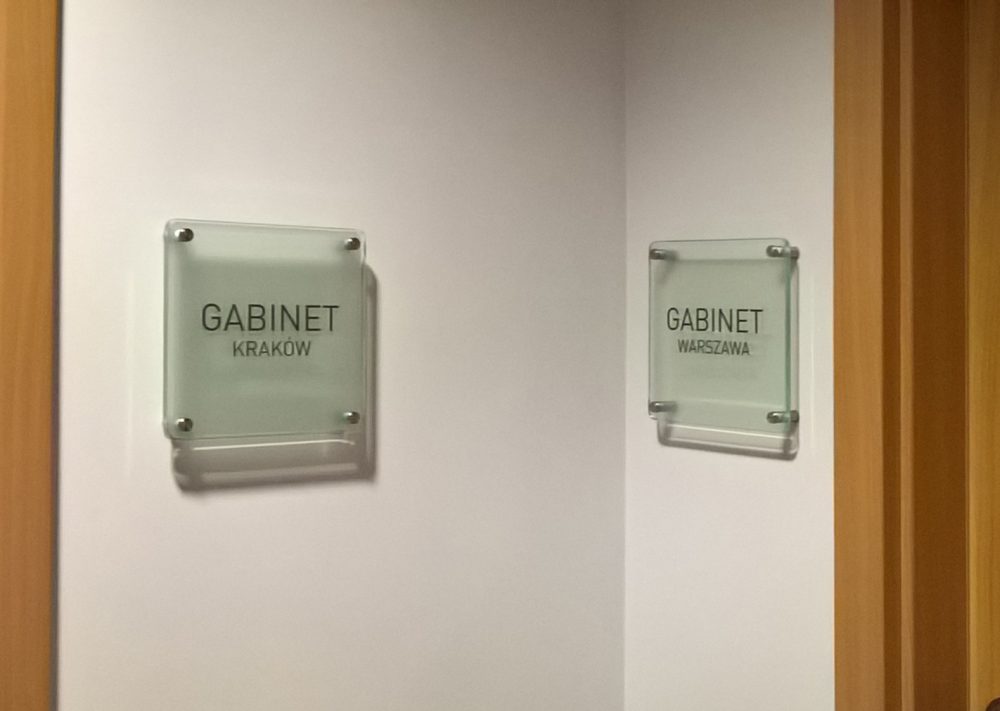 FCA - Informacja wizualna w&nbsp;oddziale firmy